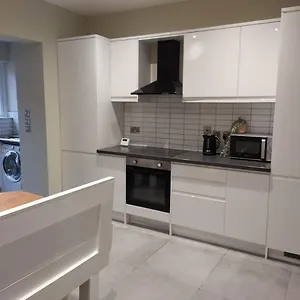 Modern House In Belfast, Street Parking, Sleeps 8 United Kingdom